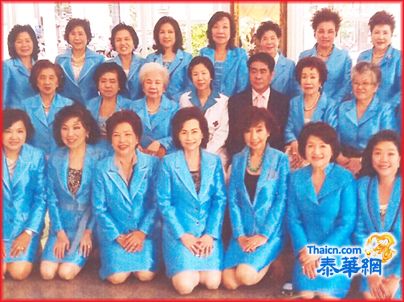 罗慧仪主任率丰顺会馆妇女股 赴朱拉医院捐赠50余万铢基金