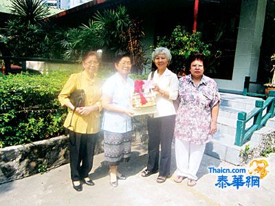 王湘文勤勤谨谨坚守教坛数十年 82高龄身体违和回家休养  『中教联』前往慰问赠送礼金