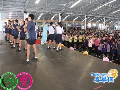 朱大孔子学院在泰国邦高皇家圣谕中学再办两千学生“佛山推手”活动