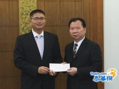 石狮同乡总会筹委会一行访问大使馆林嘉南准会长向朱伟东参赞面呈邀请函  5.18举行成立庆典