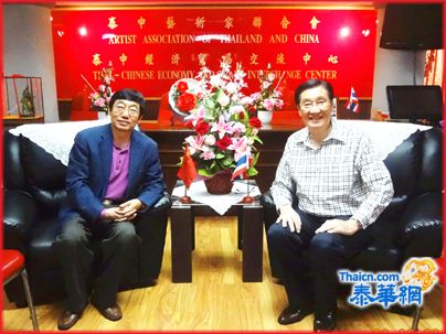 蔡义批会长热情欢迎著名书法家刘建民访问泰中艺联